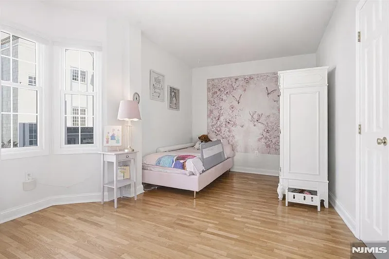 Thumbnail 19
