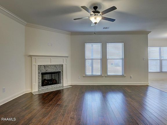 3rd image of 106 Mesquite St