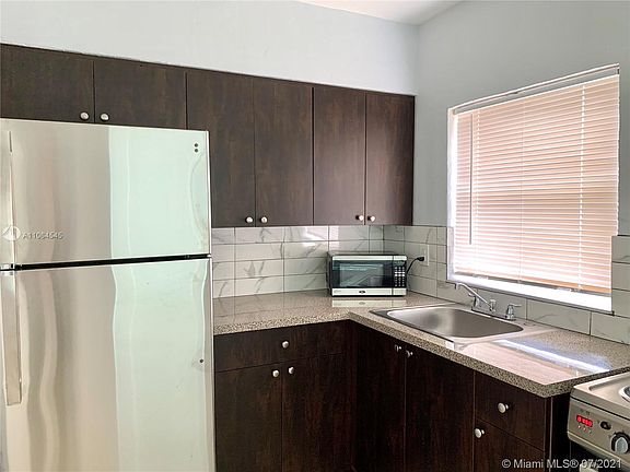 5th image of 2319 Adams St #20