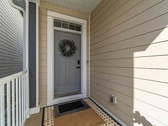 5th image of 167 NE Arbour Lake Rise NW