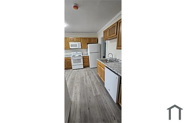 Building Photo - 15 Fairmount St #3