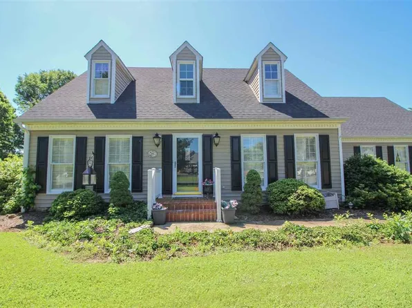 68 Meadowdale Dr, Stuarts Draft, VA 24477
