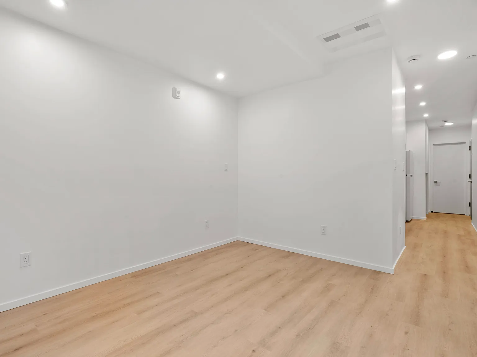 Studio, 300 sqft, $2,200 — Photo 2