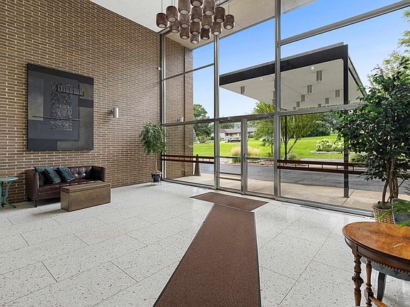 4th image of 4444 N Knoxville Ave APT 405