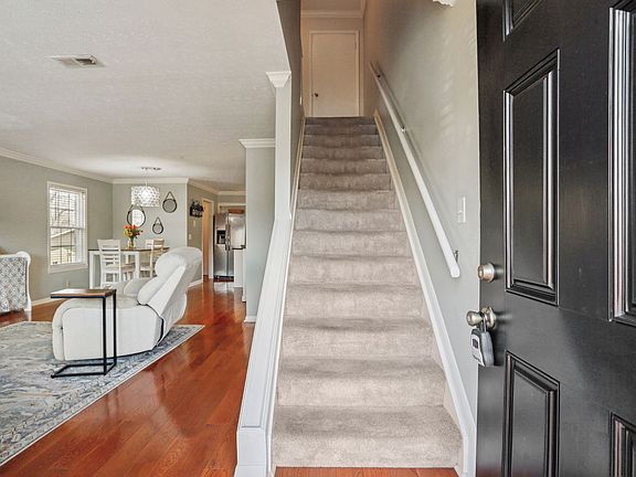 2nd image of 410 Hill Rd