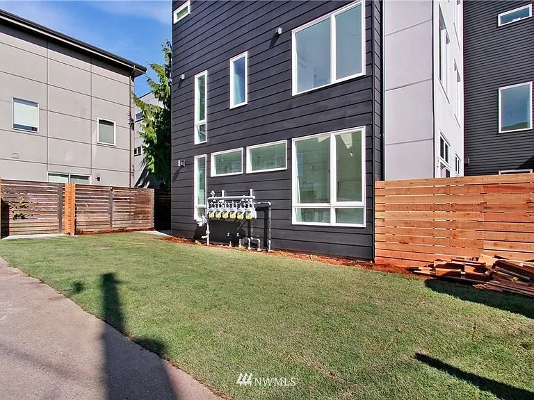8553 Interlake Ave N #F — Photo 7