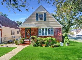 8004 268th St, Glen Oaks, NY 11004