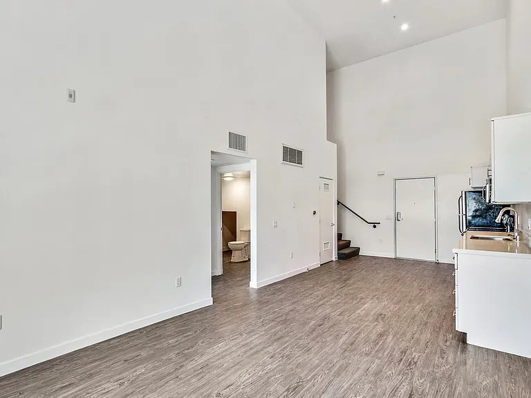 L Lofts — Photo 10