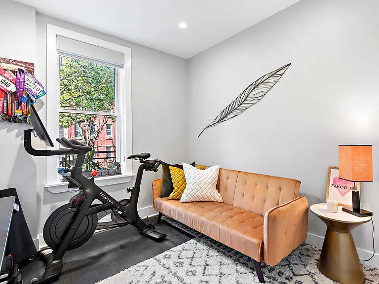 1112 Hudson St #2R — Photo 12
