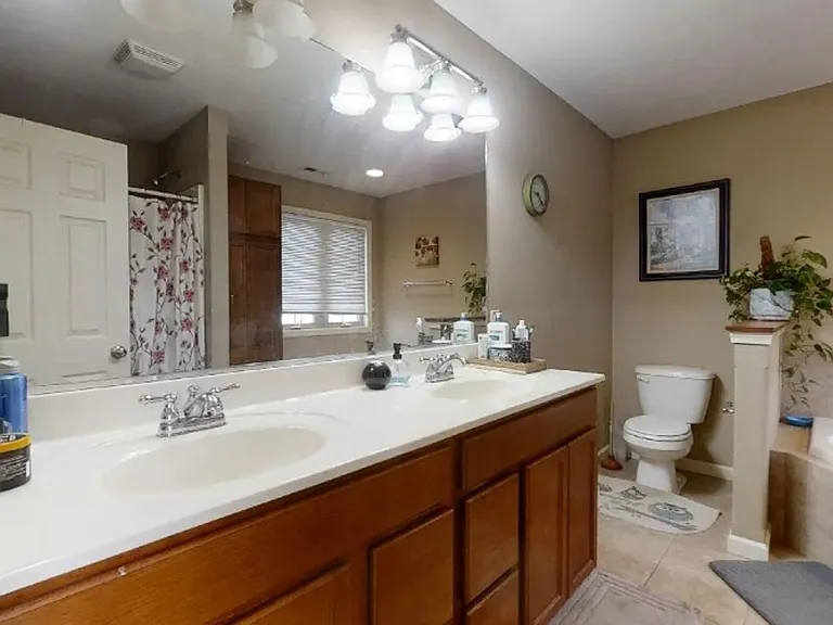 206 Gentian St — Photo 12