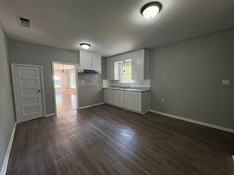 2617 Regent St — Photo 8