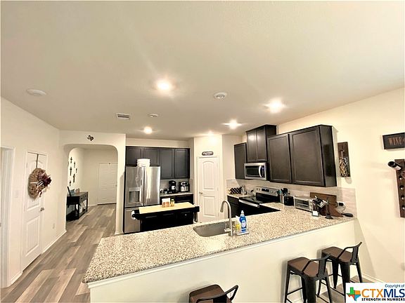 5th image of 606 Dogwood St
