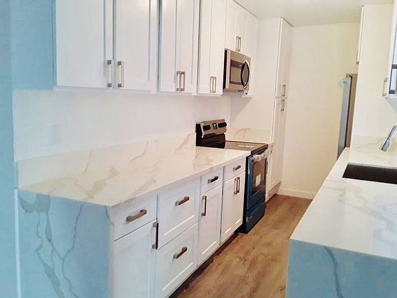 3rd image of 8440 Fountain Ave Ph 1