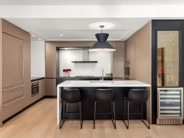 318 East 81st Street 4 image 3 of 12