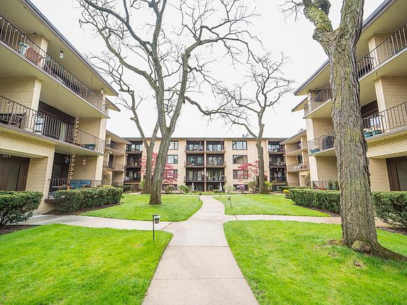 2nd image of 1021 Washington Blvd APT 301