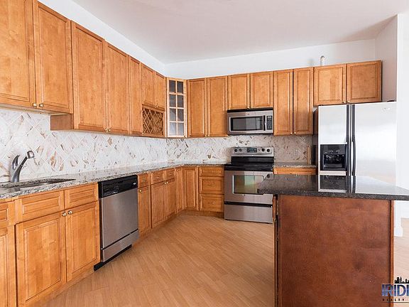 5th image of 651 Park Ave #2