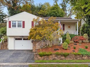 24 Veterans Ct, Wallington, NJ 07057