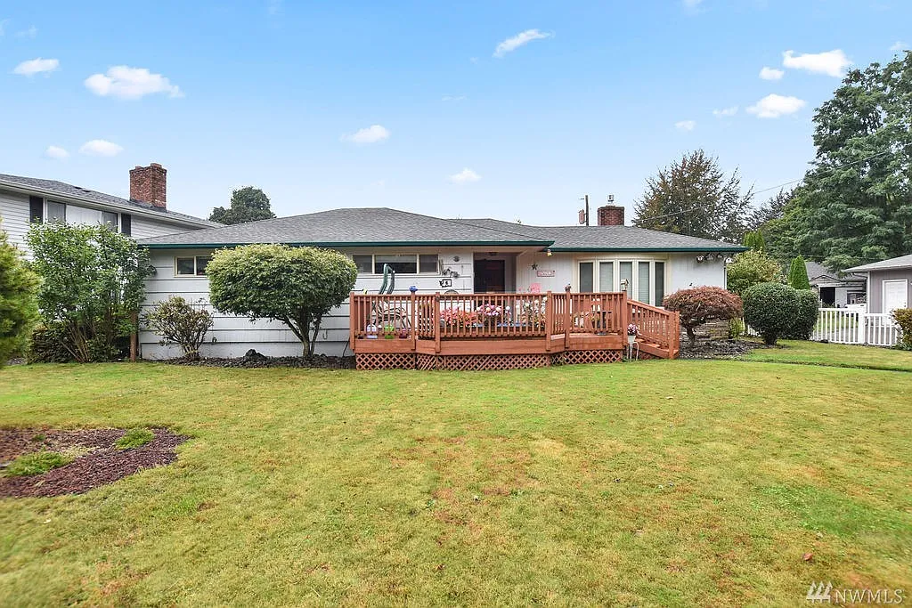 2612 Lilac St photo 1