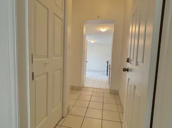 93 Barton St E #3, Hamilton, ON L8L 2X7