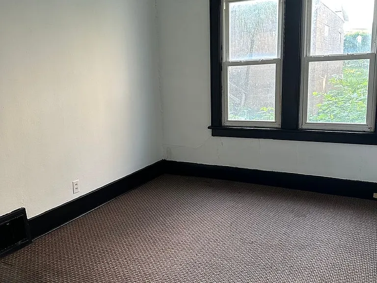 1413 Wellesley Ave — Photo 6