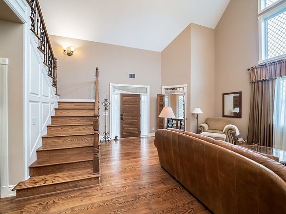 4th image of 515 N Valley Creek Cir
