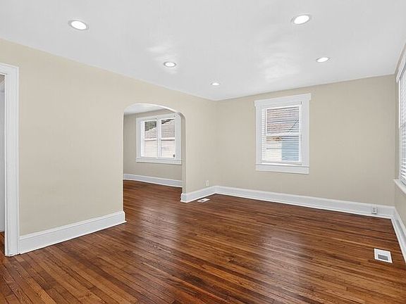 5th image of 305 Lander St