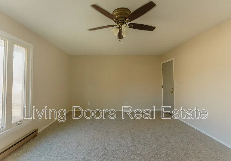 402 W Eldora Ave #D — Photo 9
