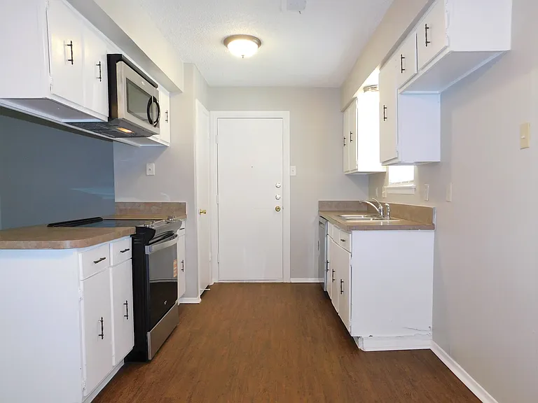 1401 Noble St — Photo 12