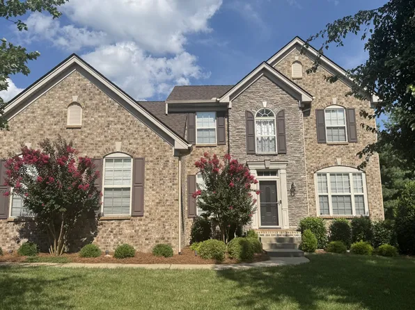 1023 Avery Trace Cir, Hendersonville, TN 37075