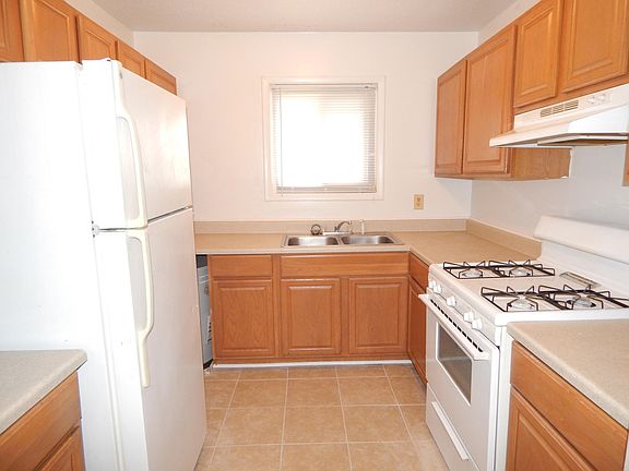 2nd image of 6010 Jefferson Ave Unit 23