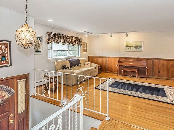 3rd image of 2515 Park Ct
