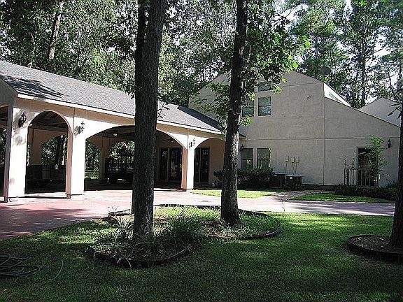 5th image of 28 Thornhill Oaks Dr