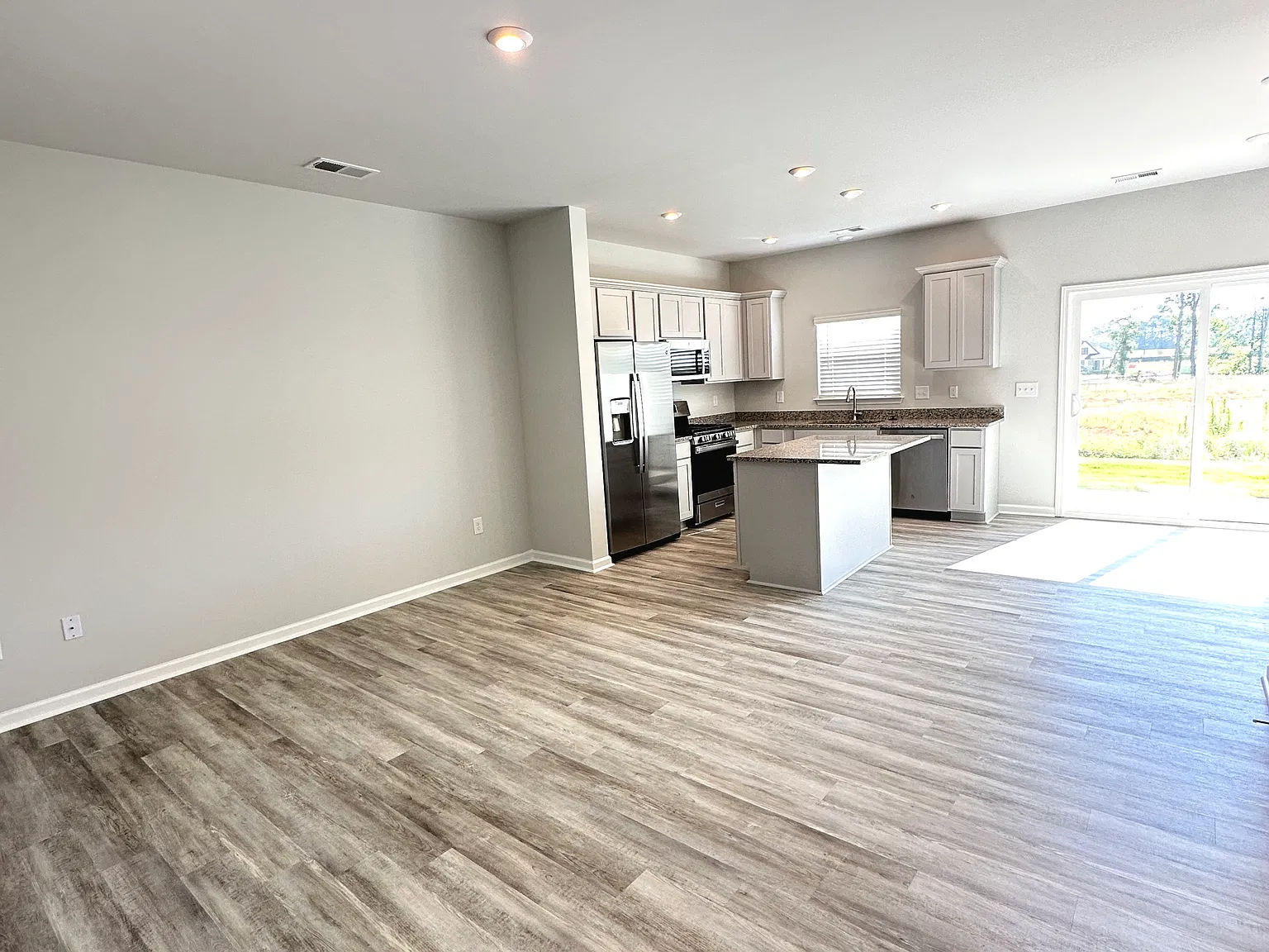 3 bed, 2.5 bath, 1470 sqft, $1,800 — Photo 4
