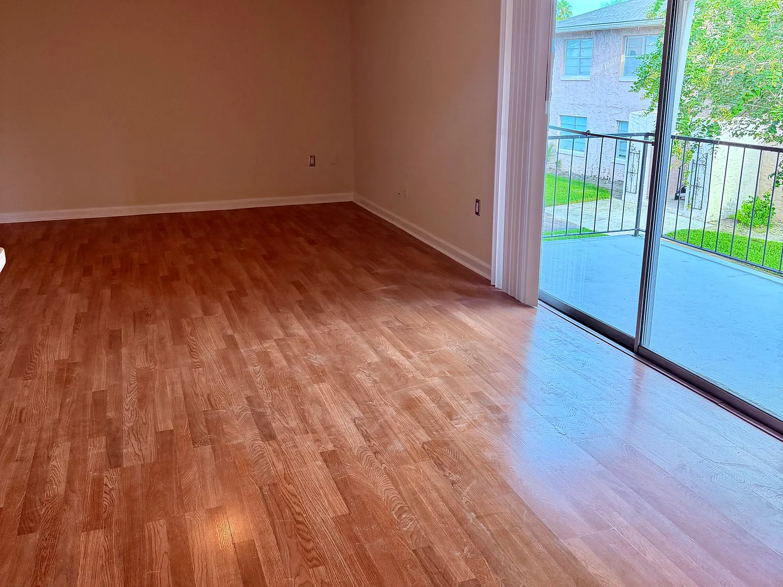 2 bed, 1040 sqft, $1,600 — Photo 4