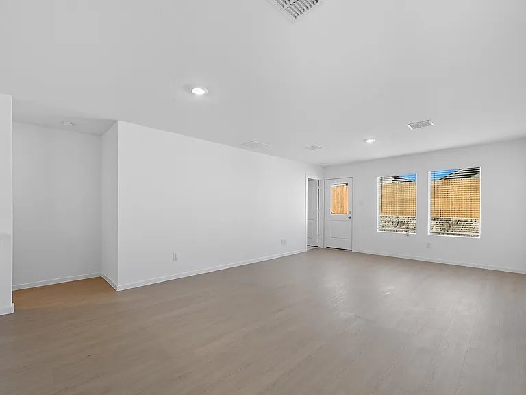 1013 Raintree Rd — Photo 5