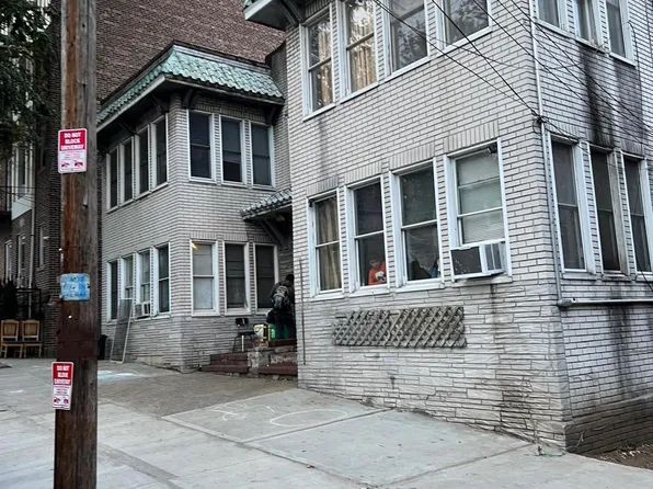 165 Daniel Low Ter, Staten Island, NY 10301
