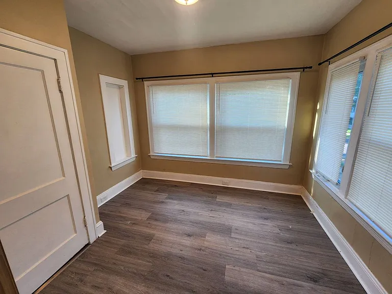 15816 Grovewood Ave — Photo 19