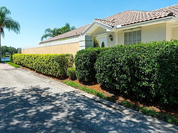 2nd image of 5559 Avellino Pl