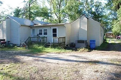 2043 Maywood St — Photo 2