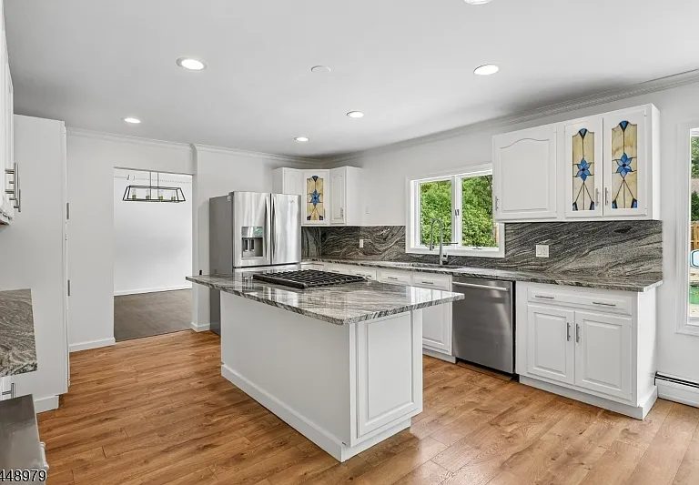 54 Canterbury Dr — Photo 13
