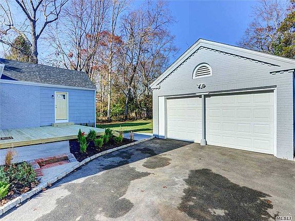 4th image of 111 Shinnecock Ln