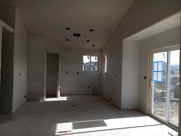 5th image of 512 N Flathead Ln