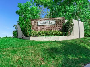 4929 S Hemingway Cir, Pompano Beach, FL 33063