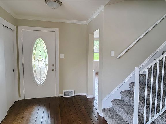 5th image of 702 Neal St