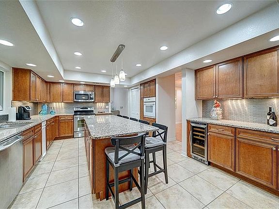 5th image of 616 Halliewood Ave