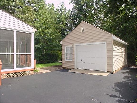 3rd image of 803 Stiles Ct