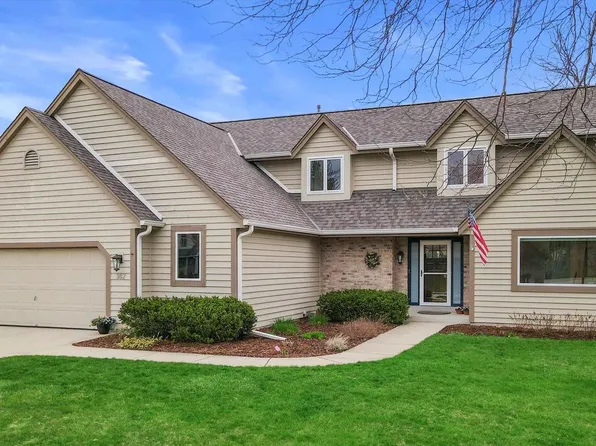 382 Streamside COURT, Grafton, WI 53024