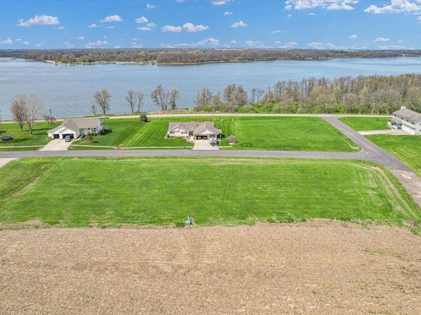 18 Lakeview Dr, Weldon, IL 61882