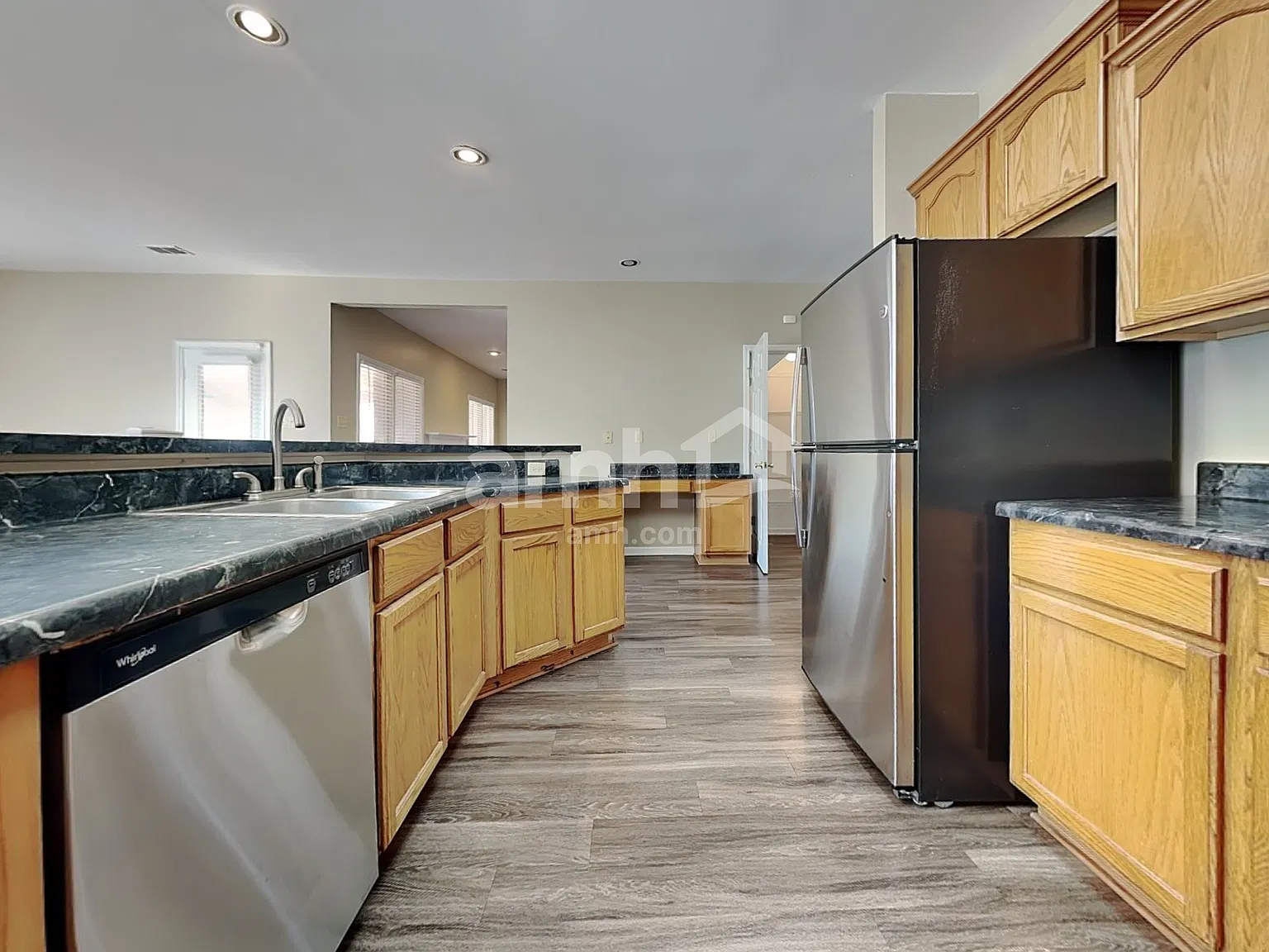 5 bed, 4.0 bath, 3642 sqft, $3,210 — Photo 4