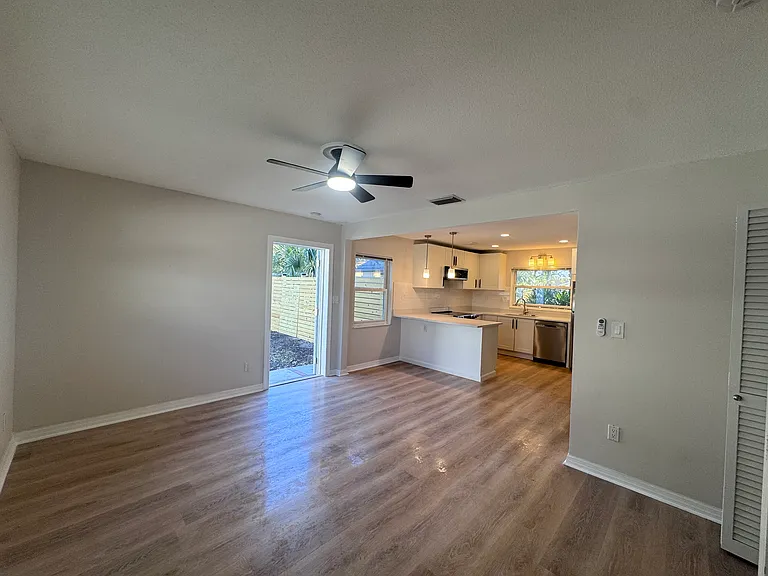 5547 Kingswood Dr — Photo 5